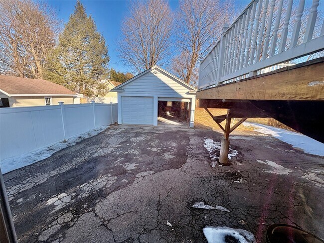 Building Photo - 211 Dudley Ave