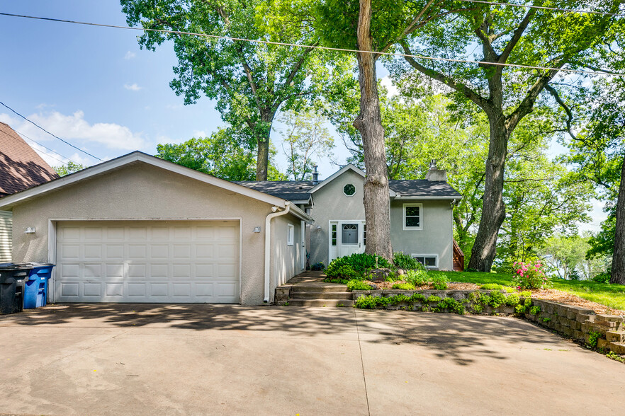 Garage - 19215 Larkspur Ave N