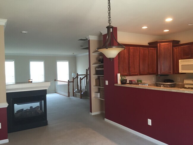 Building Photo - COZY TOWNHOUSE - Minutes to Quantico