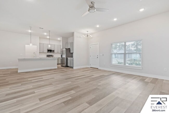 Building Photo - FULLY FENCED, UPGRADED 3/2/2 IN DESIRABLE PINE GROVE