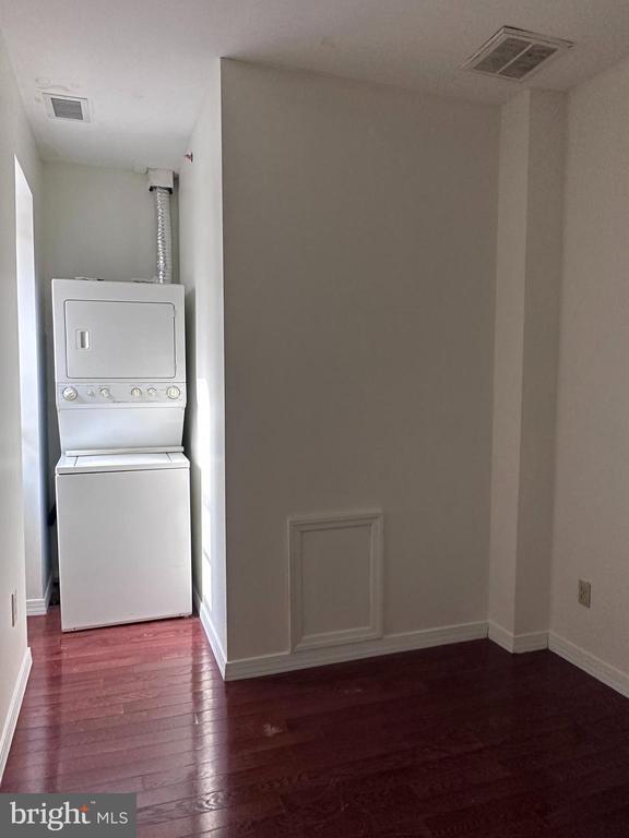 Building Photo - 118 S 12th St