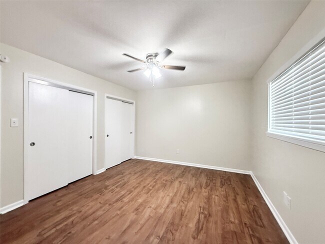 Building Photo - 321 E Cedar St