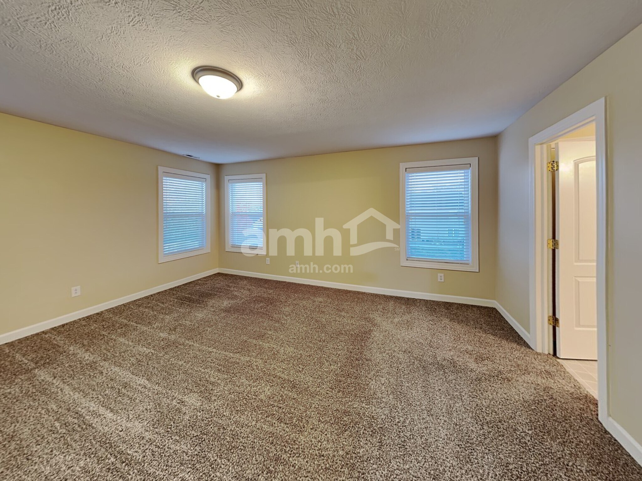 Building Photo - 5915 Cabot Dr