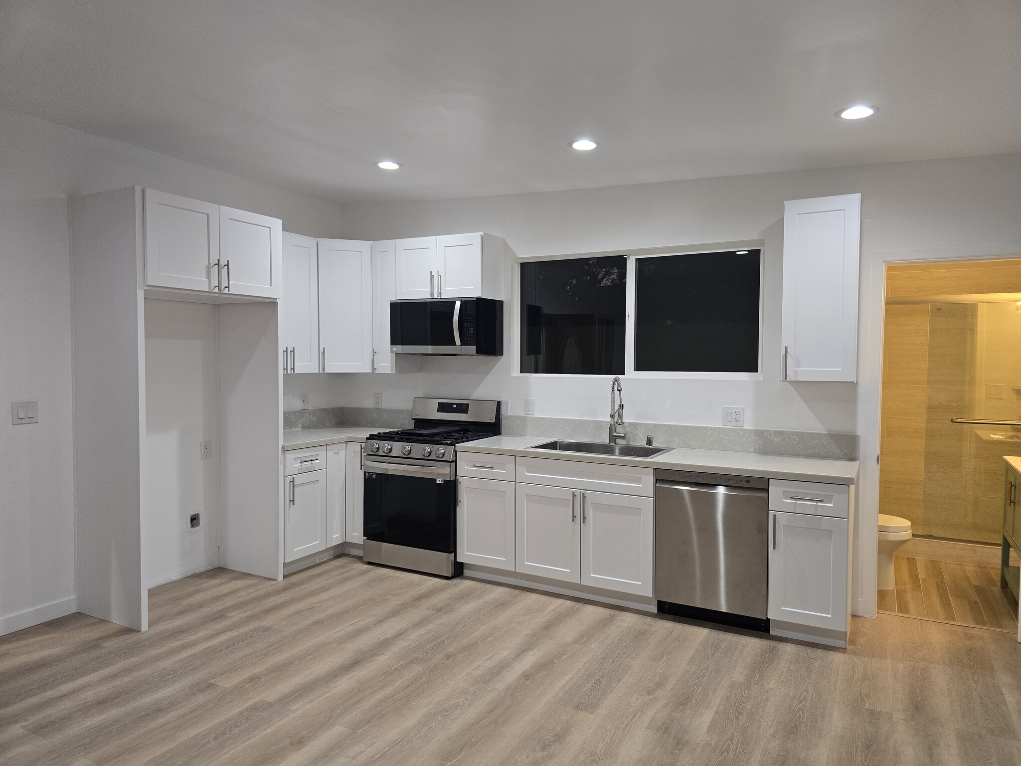 Building Photo - 3230 Cerritos Ave