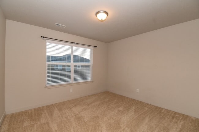 Building Photo - Beautiful Home in Midvale!