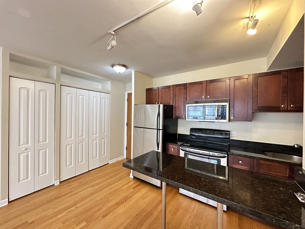 Building Photo - 4180 N Marine Dr