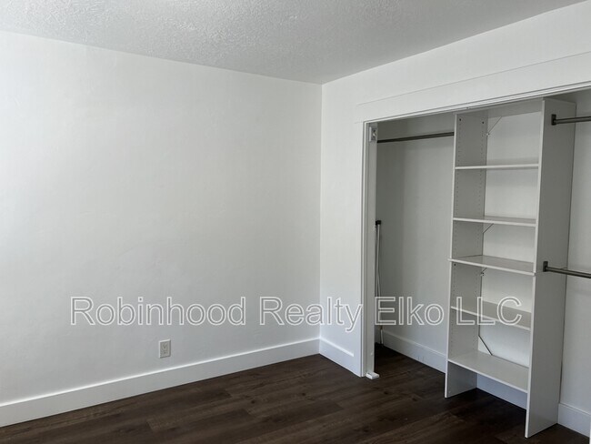 Building Photo - 540 9th St