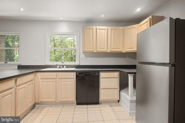 Building Photo - 6065 Eagles Nest Ln