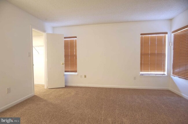 Building Photo - 1007 Fallcrest Ct