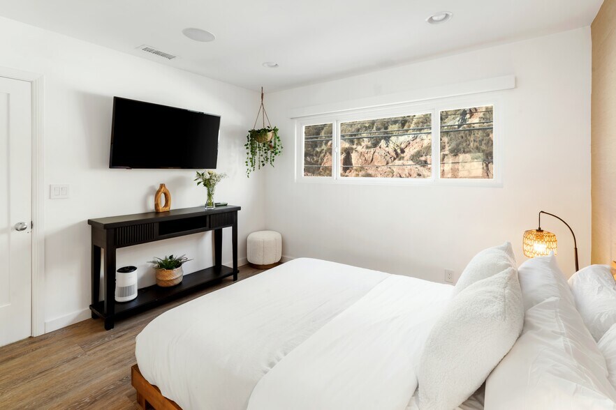 Building Photo - 20638 Pacific Coast Hwy