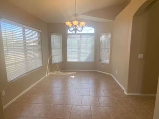 Building Photo - BEAUTIFUL SINGLE LEVEL 3 BEDROOM HOME IN PRIME GILBERT LOCATION.