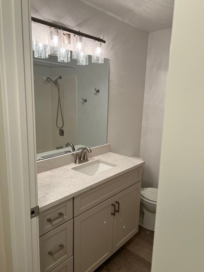 Building Photo - Newly Remodeled - Light & Bright  Home in ...