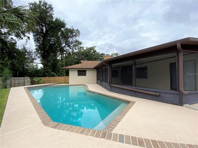 Building Photo - 214 Stevenage Dr