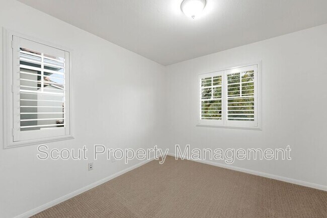 Building Photo - 40026 Somerville Ln
