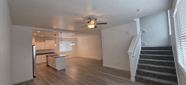 Building Photo - Rockwell Townhome in American Fork - For Rent - 3 Bedroom 2.5 Bath - Pool & Clubhouse