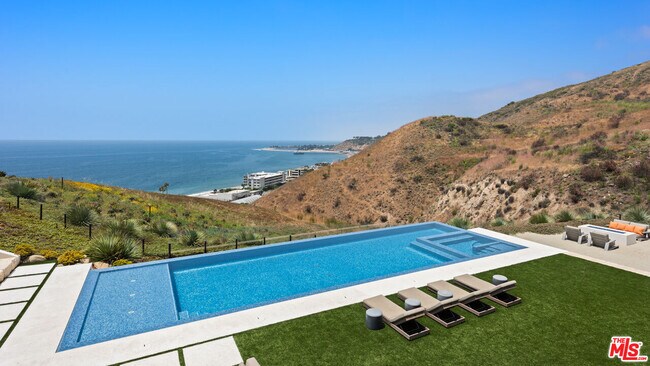 Building Photo - 5012 Carbon Beach Terrace