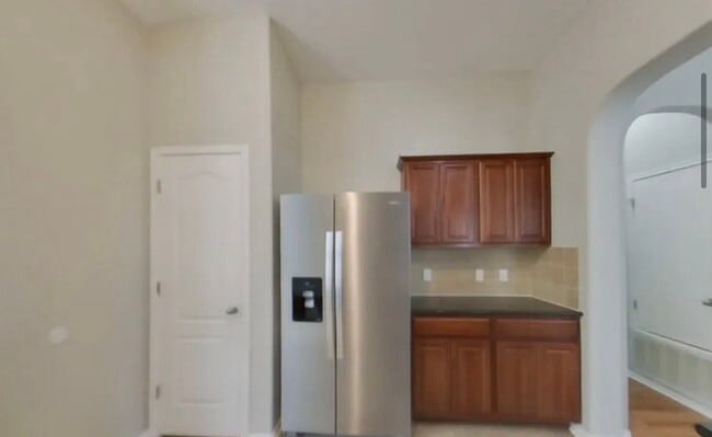 Building Photo - MOVE IN READY