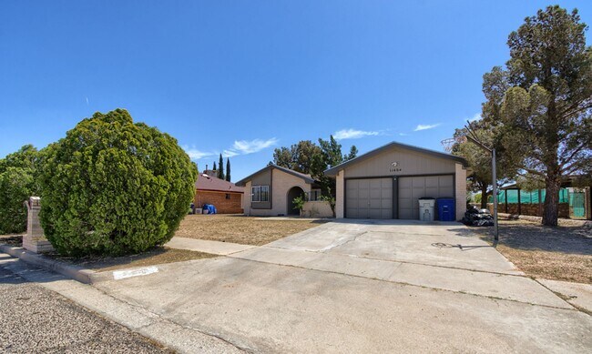 Building Photo - Spacious family home in a great neighborhood