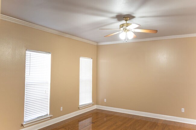 Building Photo - 3 br 2 ba Penny Lane