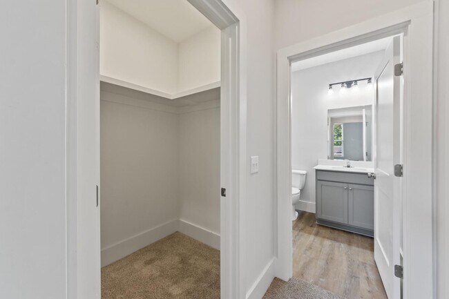 Building Photo - 503 N Walnut St