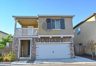 Building Photo - 893 Fir St W