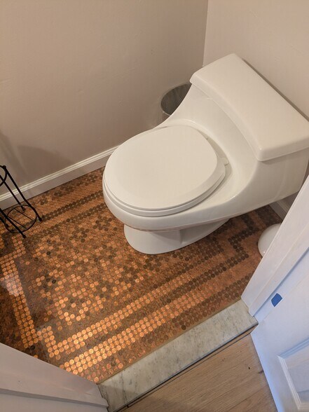 half bath - 626 Jasper St