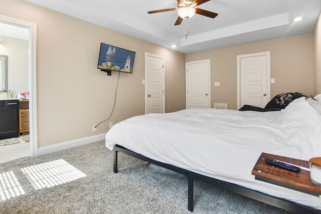 Building Photo - Pet Friendly Three Bedroom!