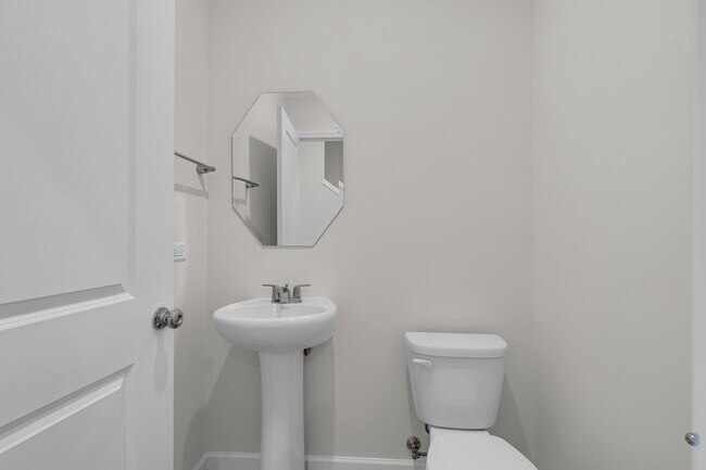 Building Photo - 5918 Hawkweed Dr