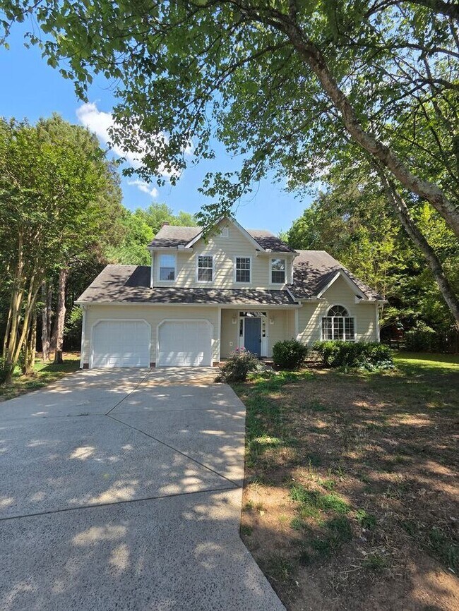 Building Photo - Spacious 3-Bedroom Retreat in Desirable Steele Creek