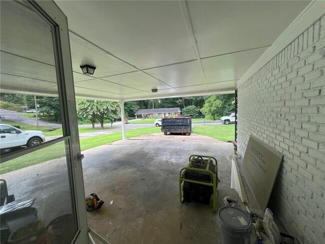 Building Photo - 1128 Lanier Dr