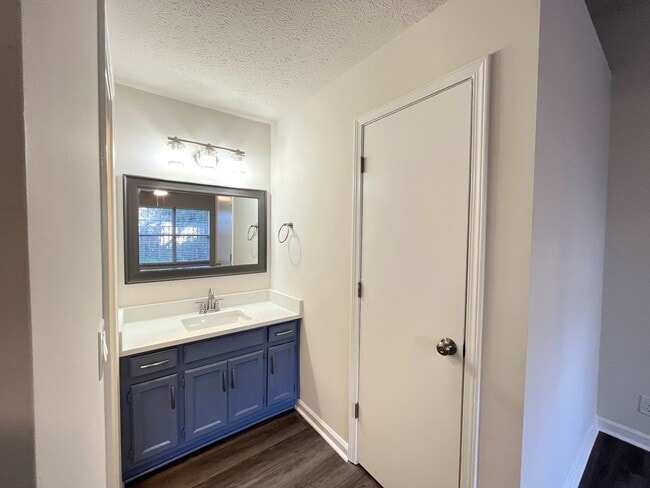 Building Photo - 3BR/2BA Hermitage Rental Minutes from I-40...