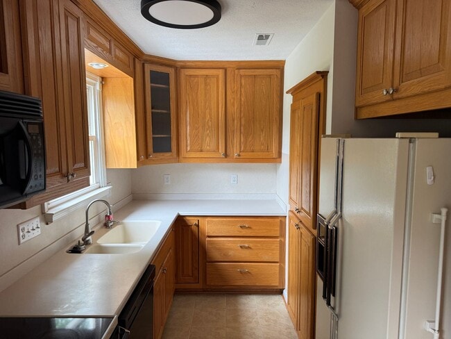 Building Photo - Gorgeous 2 BR Townhouse in New Market!