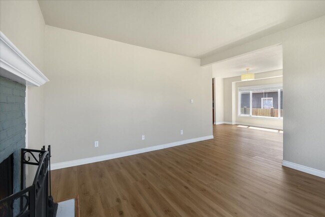 Building Photo - 1511 McDougall Ave