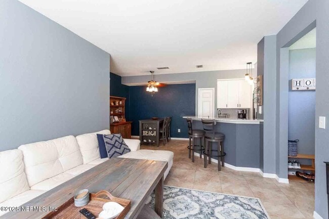 Building Photo - 13700 Richmond Park Dr N