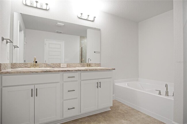 Building Photo - 1501 Leamington Ln