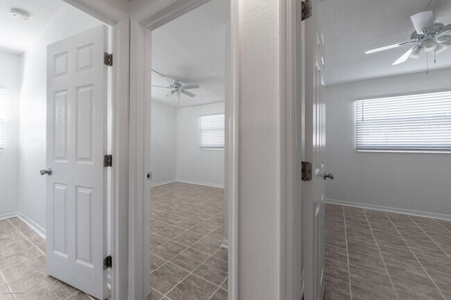 Building Photo - CLOSE TO HISTORIC DISTRICT AND PARKS