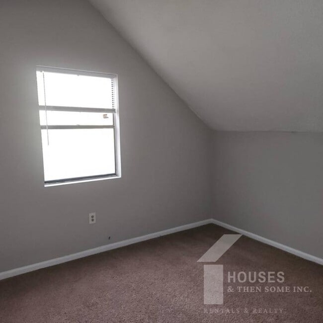 Building Photo - 28 Shore Dr