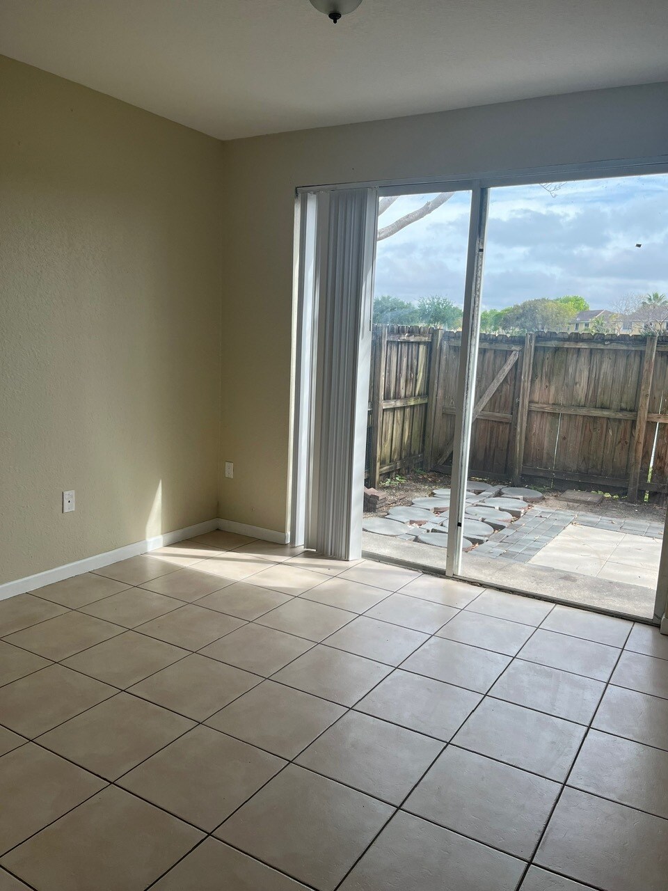 Building Photo - 2819 SE 15th Rd