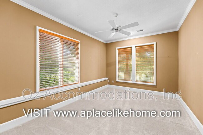 Building Photo - 16690 Country Club Dr