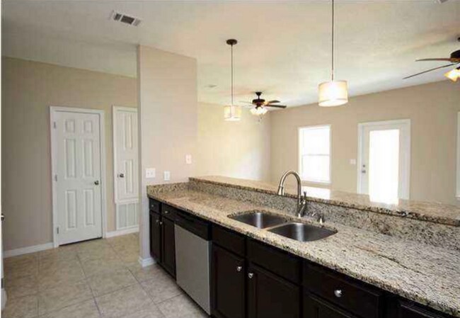 Building Photo - 992 Leigh Ann Ln