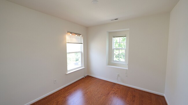 Building Photo - Spacious Home in Superb Cary Location *Amb...