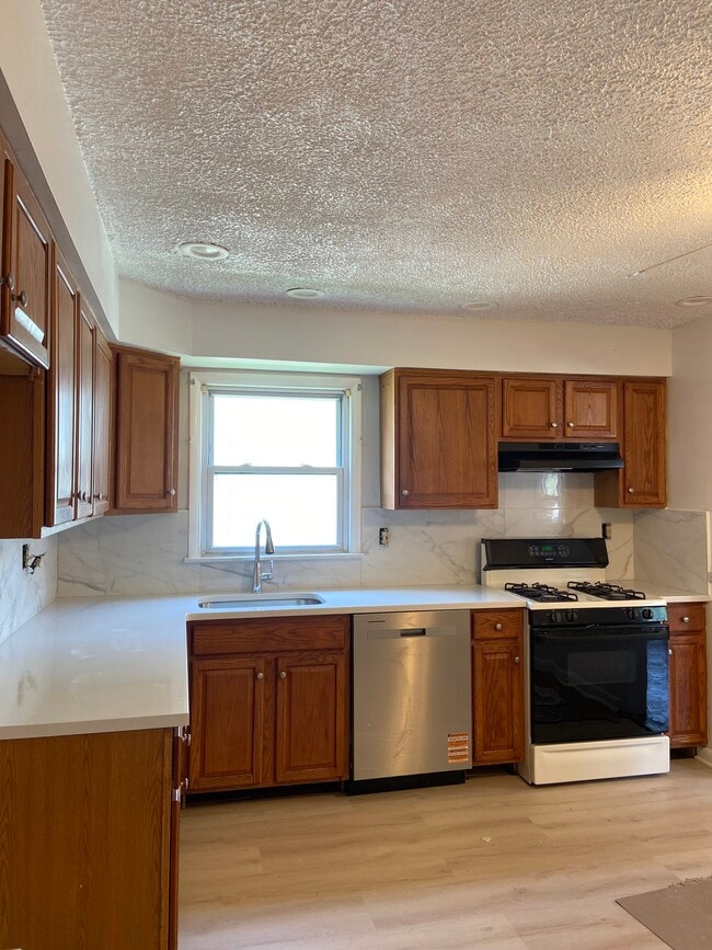 Building Photo - 1059 Brighton St