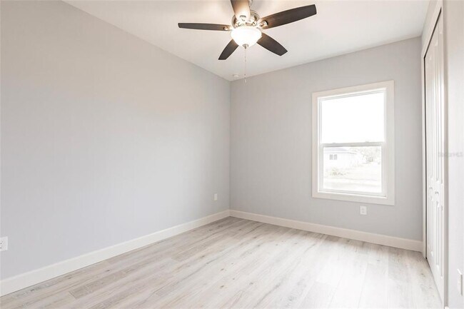 Building Photo - 236 Long Meadow Ln S
