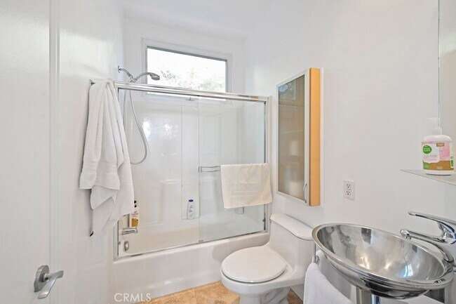 Building Photo - 326 Loma Terrace