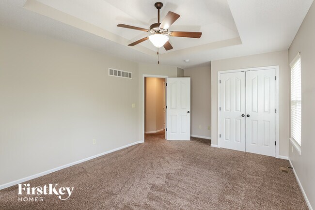 Building Photo - 8700 N Colrain Ct