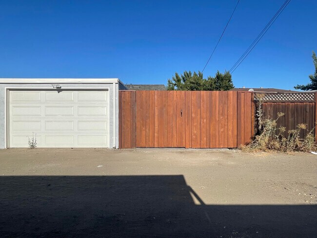 Building Photo - 5746 Cahalan Ave