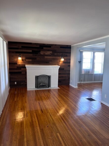 Building Photo - 2621 Sunset Ave