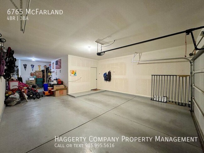 Building Photo - West El Paso 4 bed Refrig A/C with 3 car g...