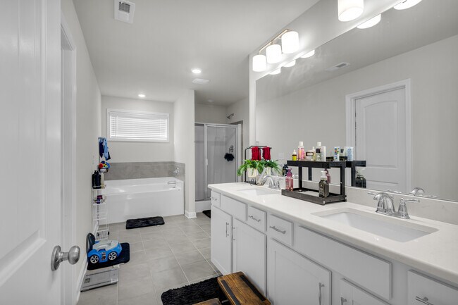 Building Photo - 254 Clear View School Rd