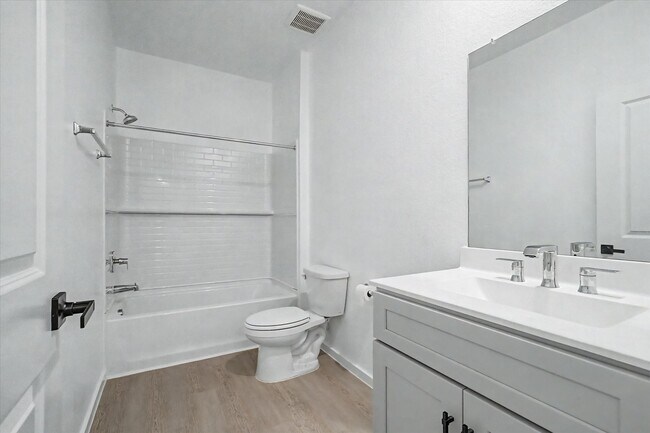Building Photo - 511 Louis Ln